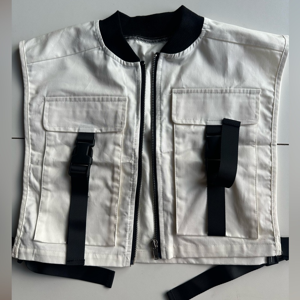‼️Zip up Solid Vest Sexy Buckle Font Sleeveless ‼️Tag says XL but feet Small‼️